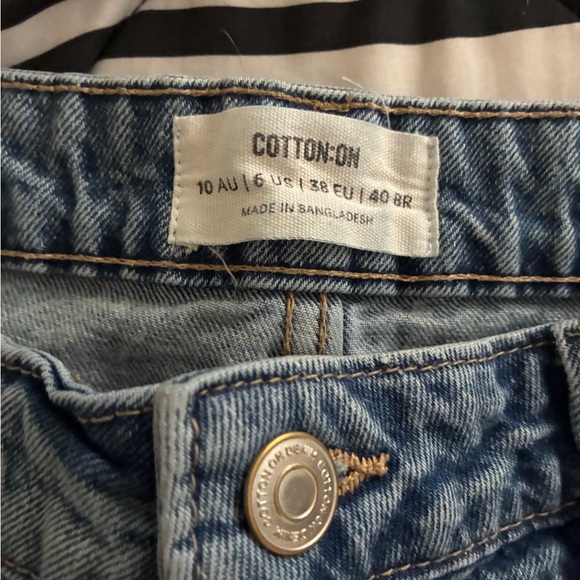 Cargo shorts - Picture 2 of 3